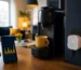 Smarte Steckdose misst den Verbrauch einer Kaffeemaschine